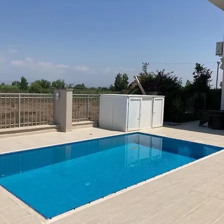 Willa Sleeps 6, With Private Pool - Awz 242 *