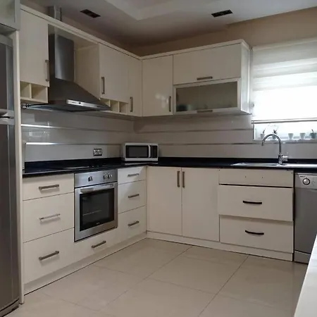 Willa Sleeps 6, With Private Pool - Awz 242